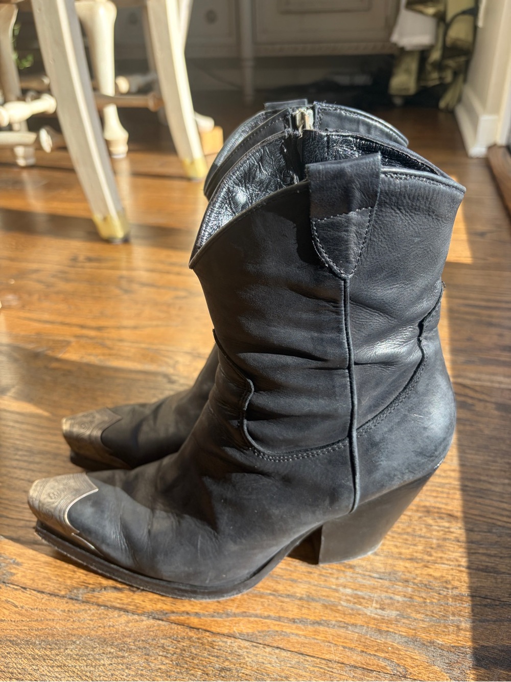 Vero Cuoio Black Leather Western Ankle Boots with Metal Toe Caps - Picture 2 of 6
